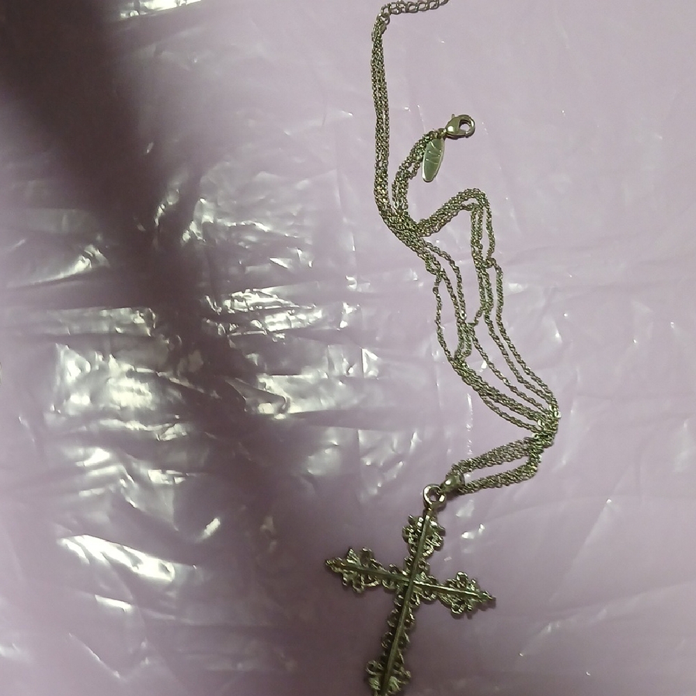 Elegant Silver Cross Pendant Necklace - Picture 4 of 8